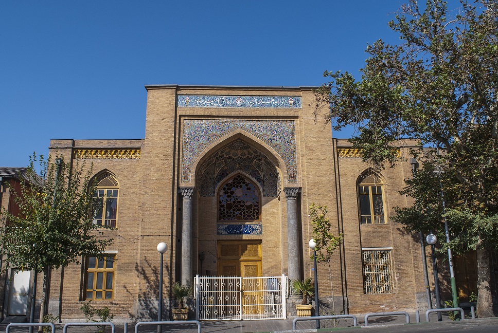 یک روز بهاری در مدرسه دارالفنون تهران