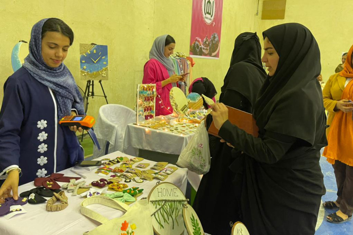برپایی نمایشگاه صنایع‌دستی در پارسیان