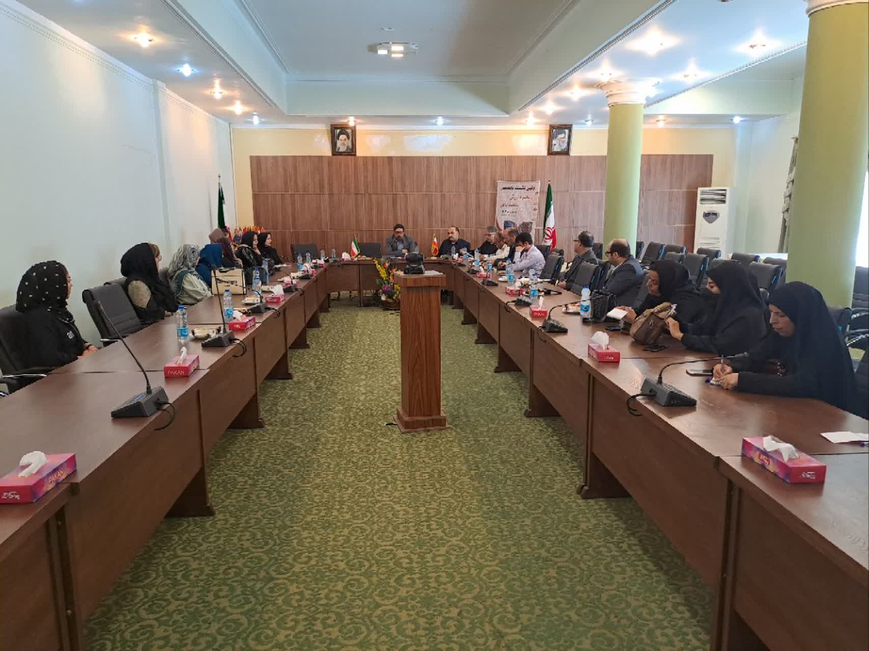 نشست تخصصی زنجیره ارزش گلیم‌بافی در کرمانشاه برگزار شد/ نبود کارگاه‌های بزرگ نخ‌ریسی