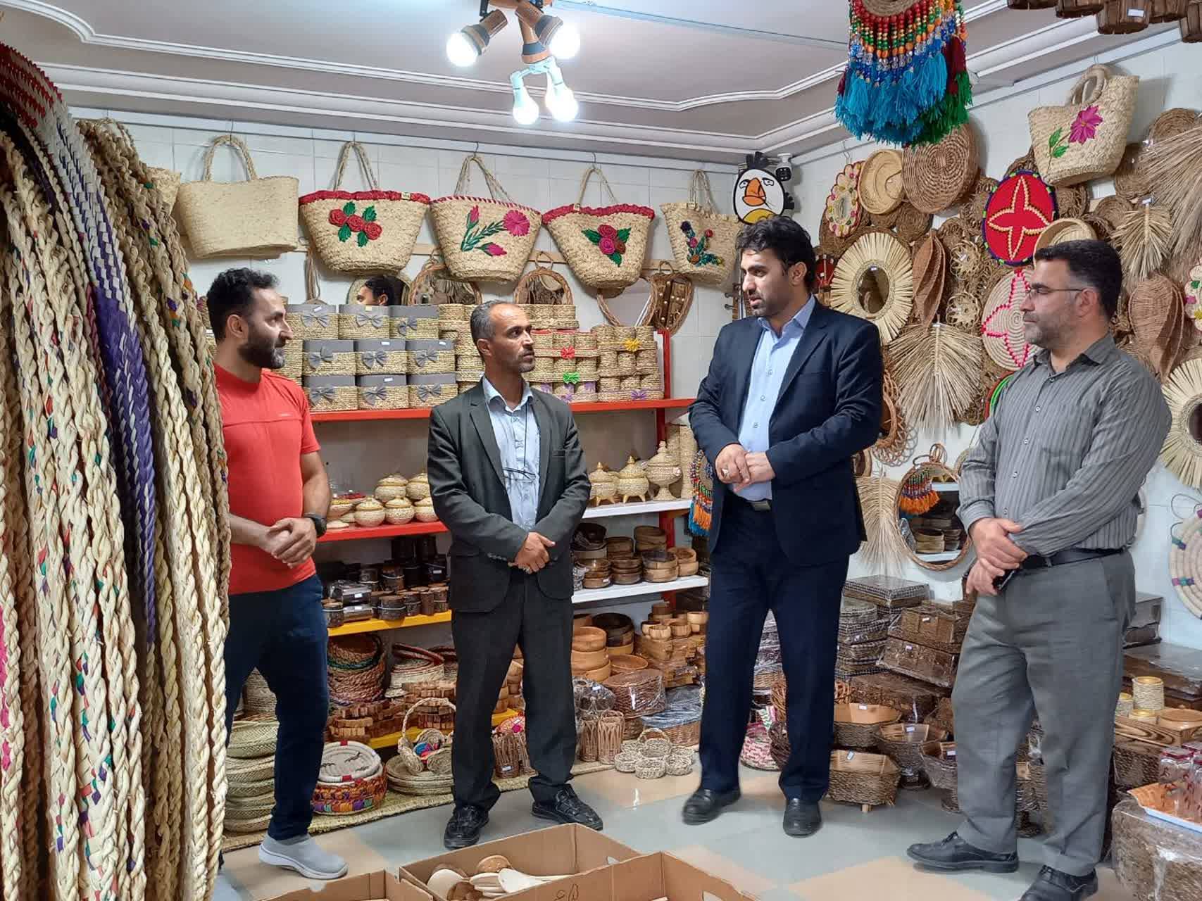 افتتاح کارگاه و فروشگاه صنایع‌دستی در لنگرود