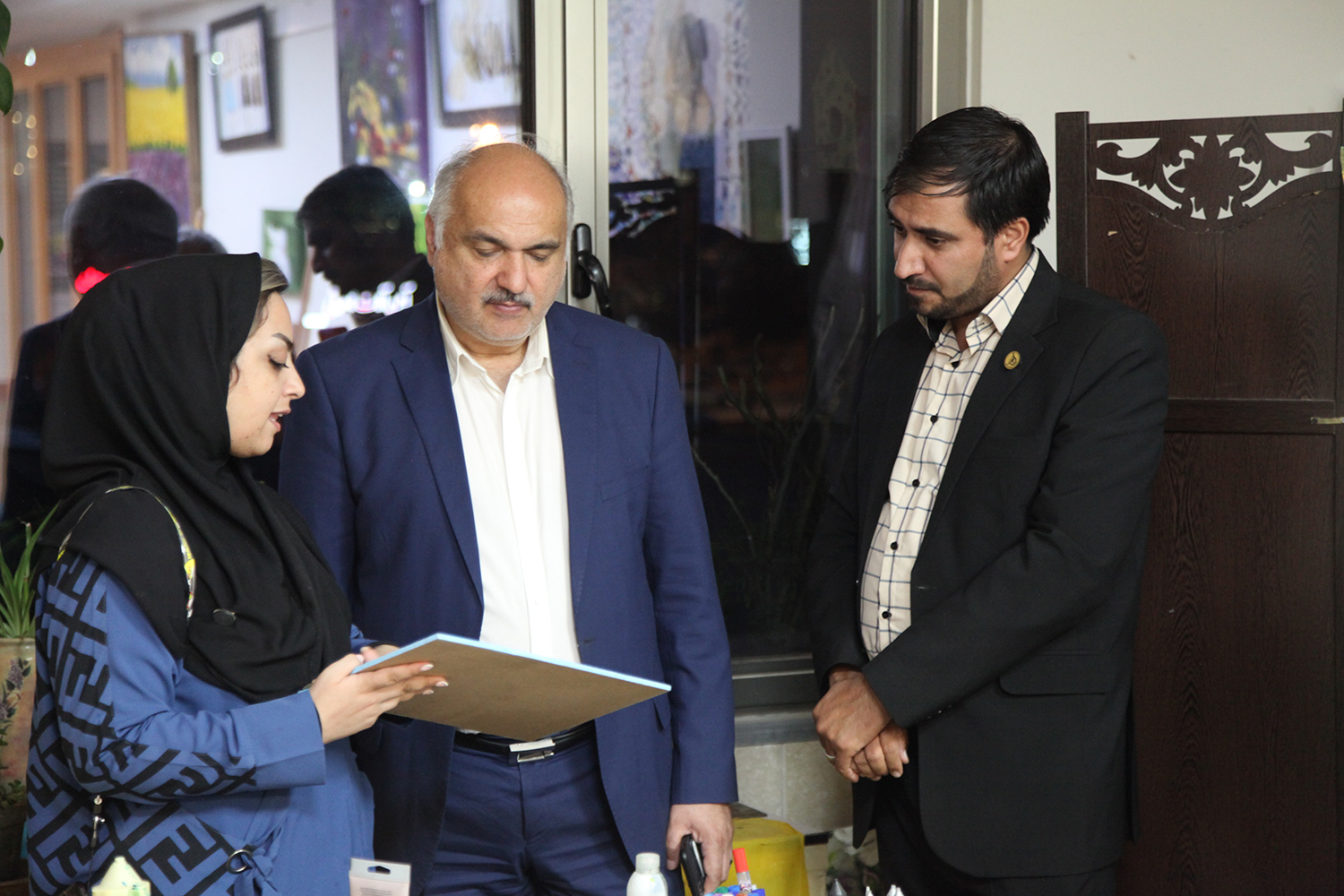 بازدید مدیر کل میراث‌فرهنگی کرمان از کارگاه‌ها و فروشگاه‌های صنایع دستی