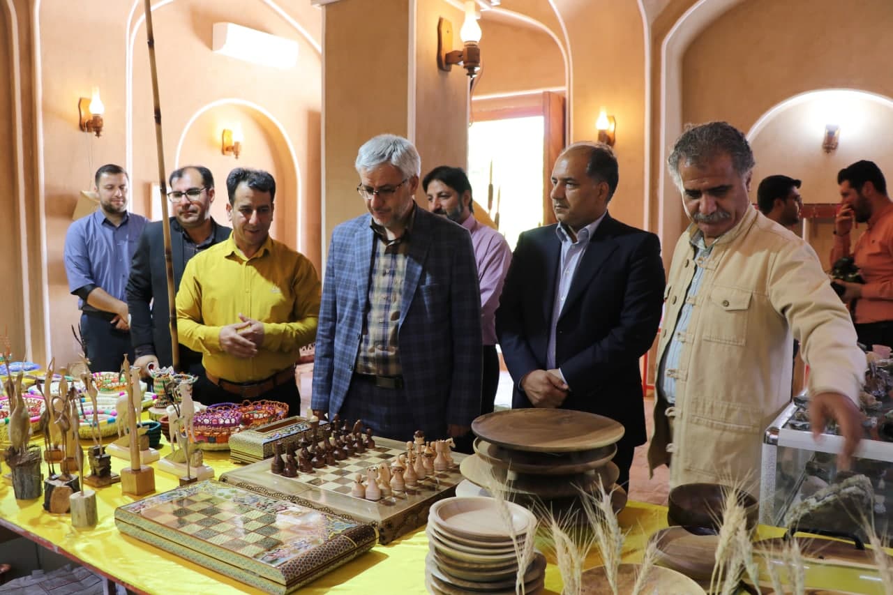 دومین نمایشگاه دائمی صنایع‌دستی روستایی کشور در خمین گشایش یافت