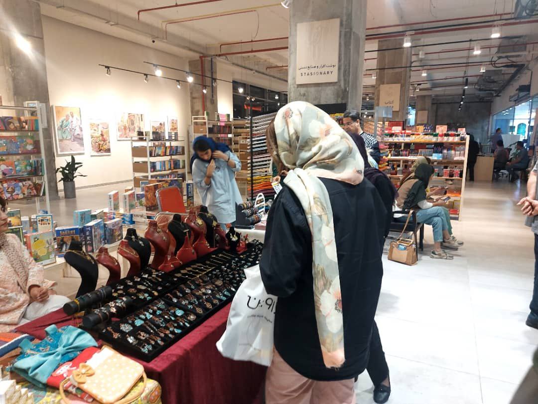 نمایشگاه صنایع‌دستی در کتابخانه مرکزی خوزستان برپا شد