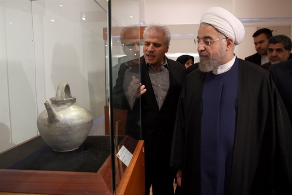 رونمایی رییس جمهوری از اشیای تاریخی خوروین در موزه ملی ایران