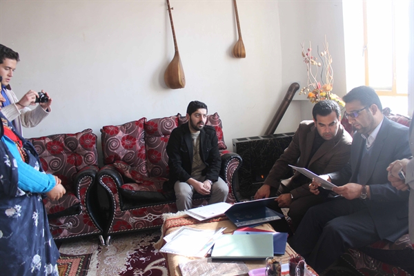 بازدید بخشدار مرکزی شهرستان قاینات از کلاس آموزش به بافی سفره آردی