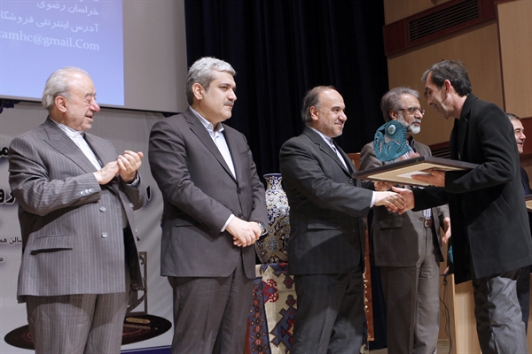 صادرکنندگان و فروشندگان برتر صنایع‌دستی تجلیل شدند
