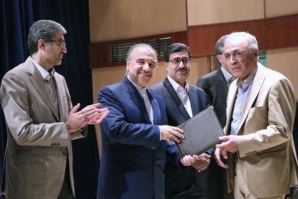 برگزیدگان بیست و ششمین نمایشگاه ملی صنایع دستی تجلیل شدند