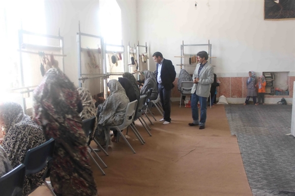 کلاس به بافی سفره آردی برگزارمی شود