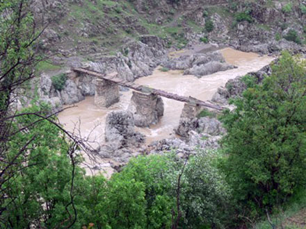پل تاریخی قلاتاسیان در شهرستان سردشت